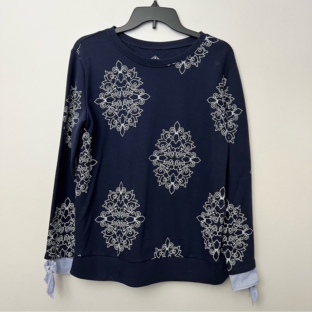 St. John’s Bay woman’s pullover sweatshirt navy white medium